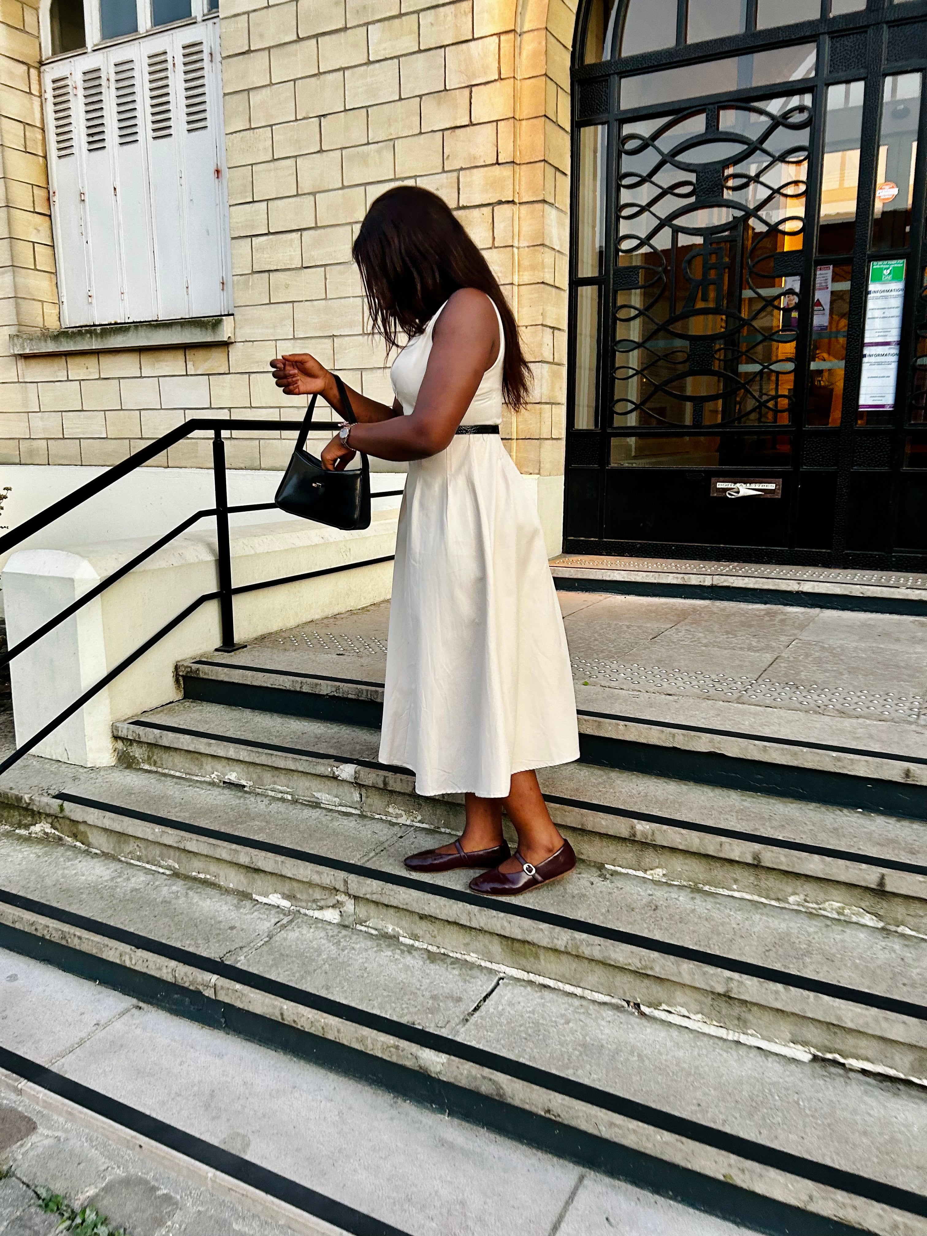 Robe "Elégance essentielle"